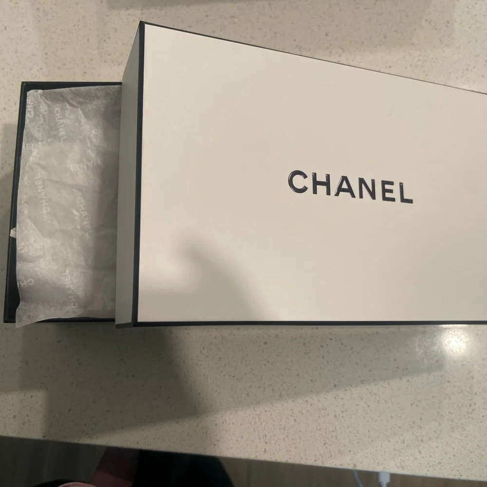 CHANEL White and Black Box